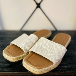 Universal Thread Slip On Shoes